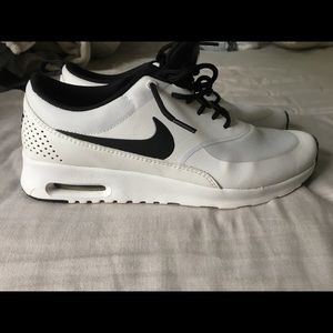 White Nike Airmax Thea Sneakers